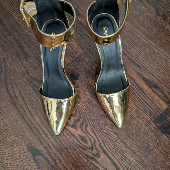 Shoes - Picture 1 of 2